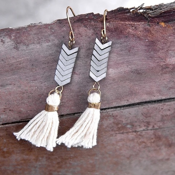 Boho Drop Tassels Earrings - Picture 3 of 5
